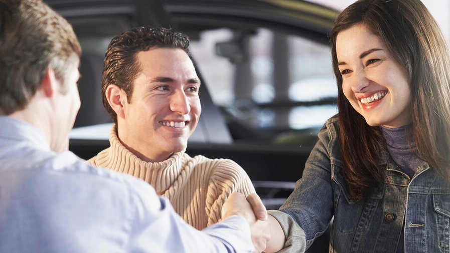 Honda Loyalty Appreciation Offer Couple Signing Paperwork At Dealership