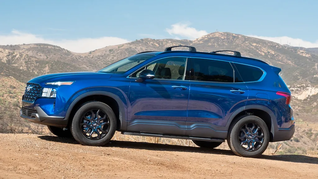 2022 Hyundai Santa Fe - Design 2022 Hyundai Santa Fe parked on a hill