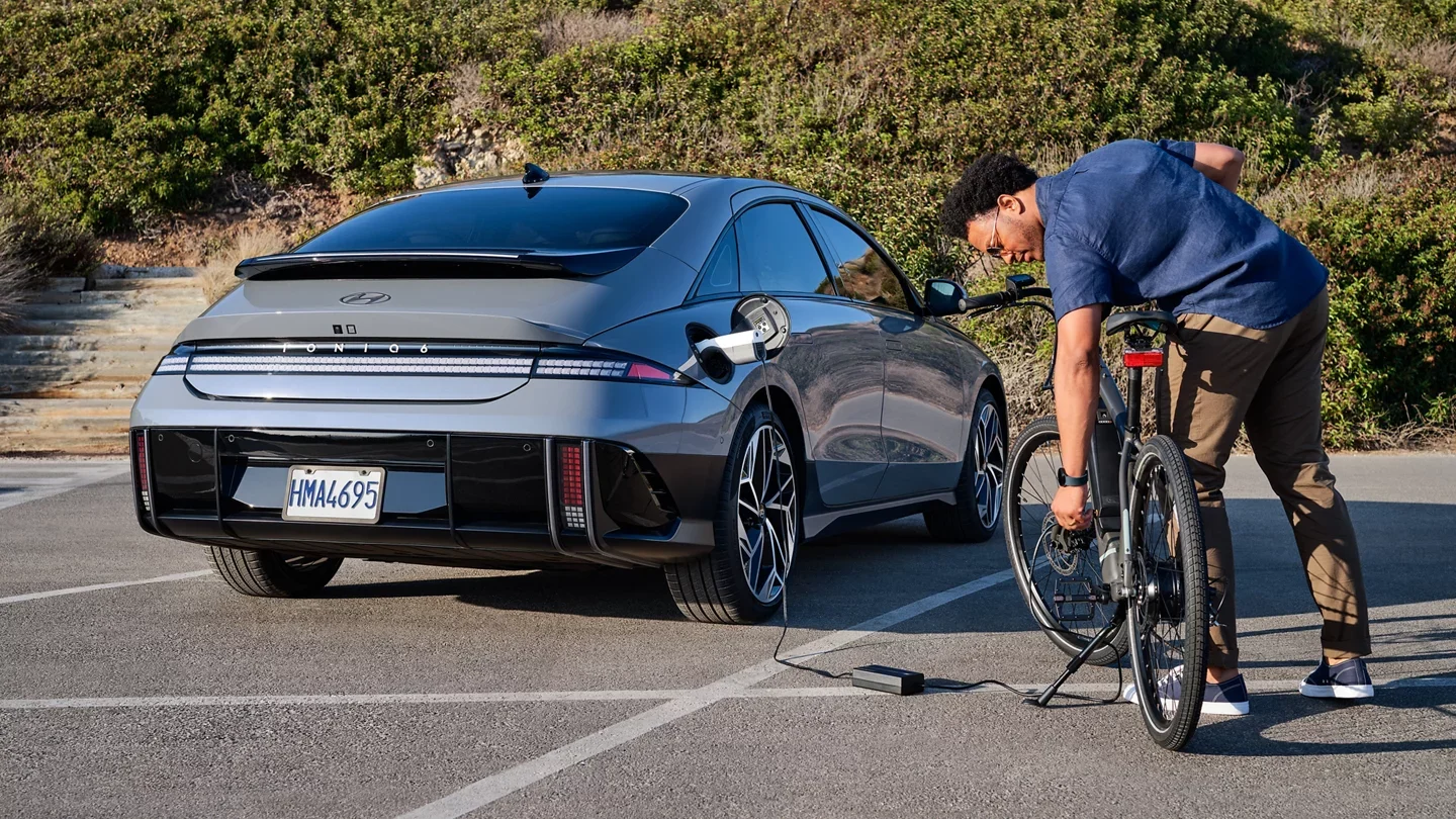 2024 Ioniq 6 - Charging 2024 Ioniq 6 being used to charge