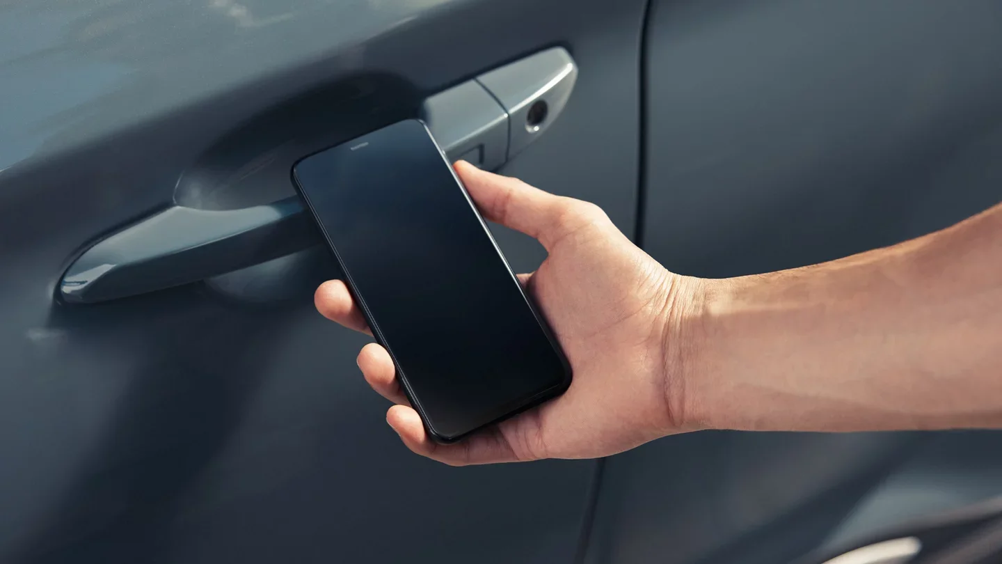 2024 Hyundai Kona - Technology 2024 Hyundai Kona being unlocked with smartphone using Hyundai Digital Key 2 Touch