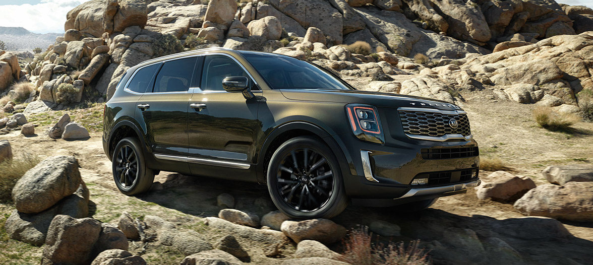 2021 Kia Telluride - Performance Telluride Off-Roading In Rocky Desert Landscape