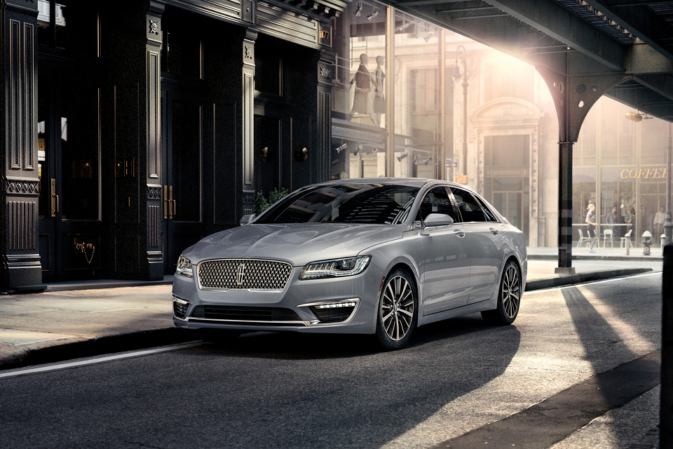 2020 Lincoln MKZ - Design 2020 Lincoln MKZ Parked on Street