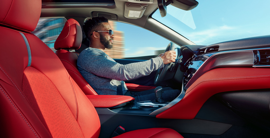 2020 Toyota Camry - Interior 2020 Toyota Camry - Red leatherātrimmed interior