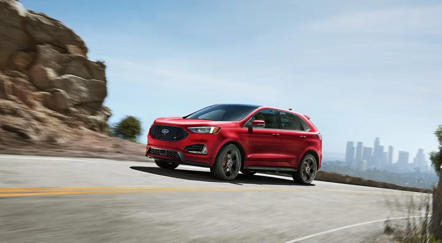 2024 Ford Edge taking a corner