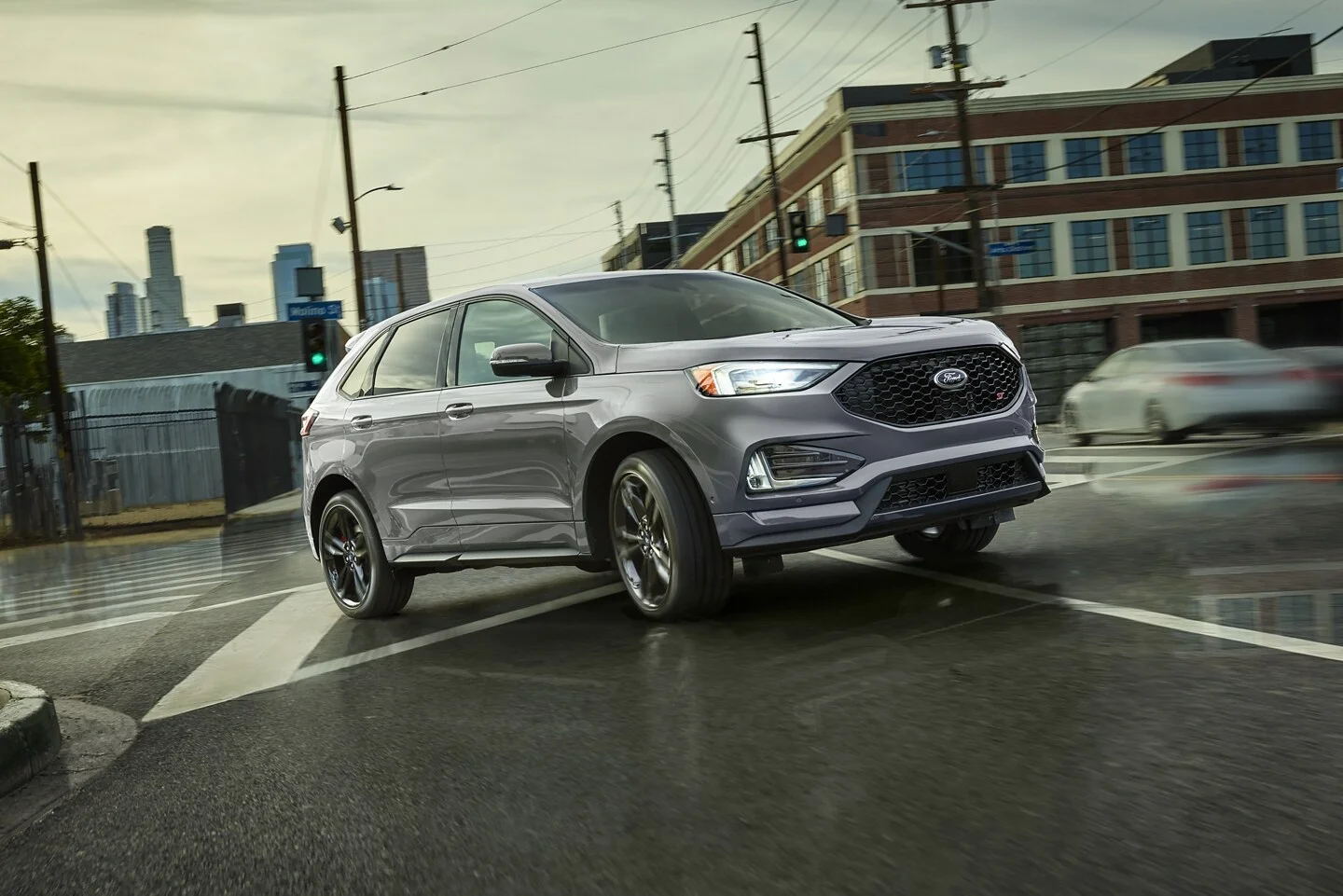 2024 Ford Edge taking a corner