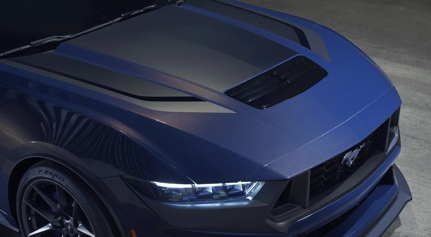 2024 Ford Mustang Dark Horse hood