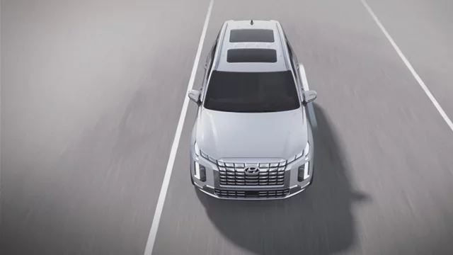 Hyundai vehicle monitoring vehicle speed ahead via navigation