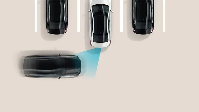 Hyundai Sensing a Vehicle cross behind it