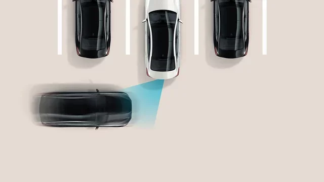 Hyundai Sensing a Vehicle cross behind it