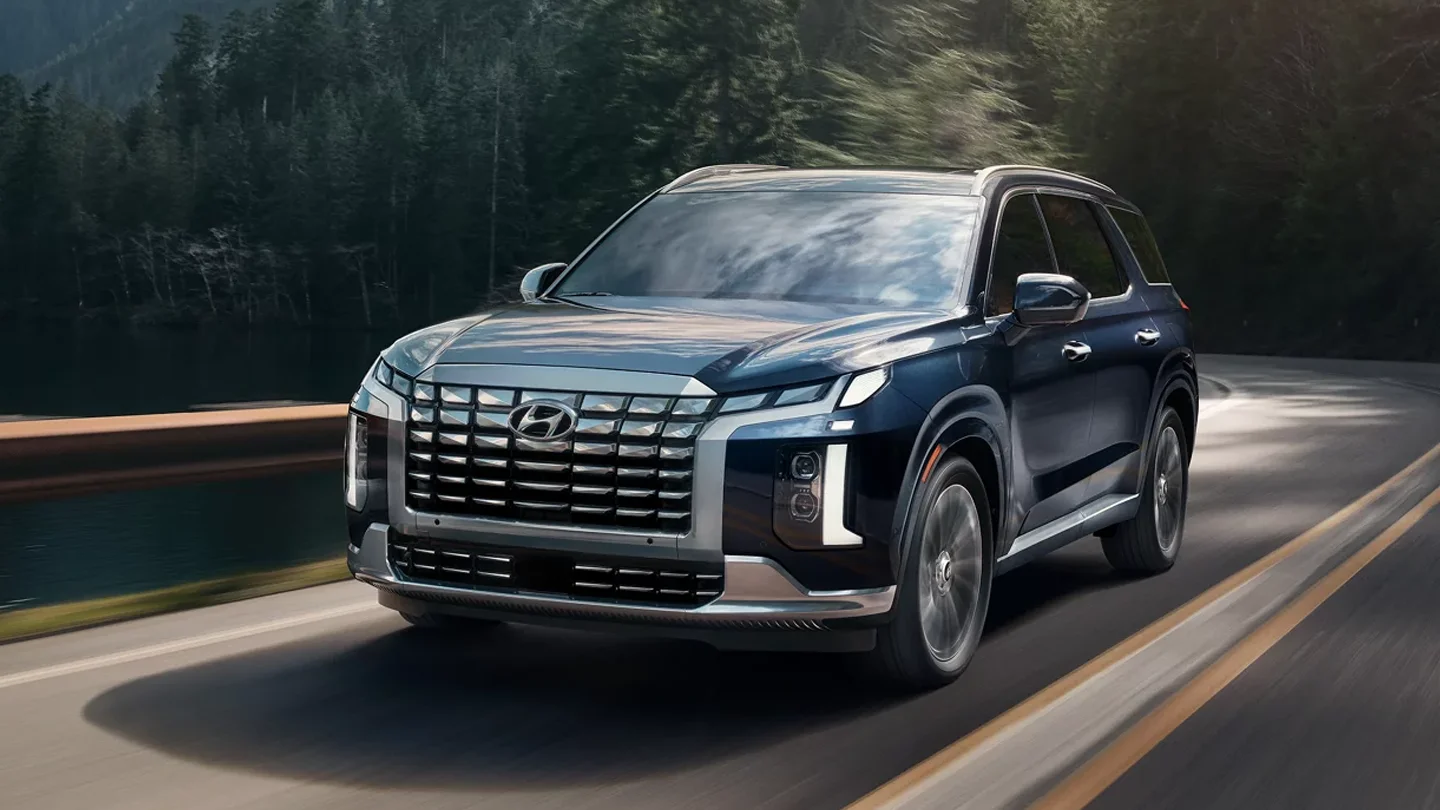 2025 Hyundai Palisade Driving Down Road